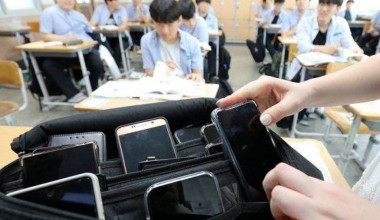 Сеул мактабларида телефондан фойдаланиш бутунлай тақиқланди