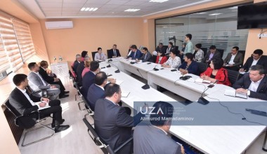 Тошкентда Конституциявий қонун лойиҳаси ва референдум юзасидан ўтказилган давра суҳбатидан фоторепортаж