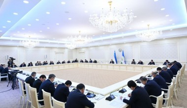 Йиғилишда кун тартибидаги асосий масала – аҳолини даромадли меҳнат билан банд қилиш бўйича устувор вазифалар муҳокама қилинди