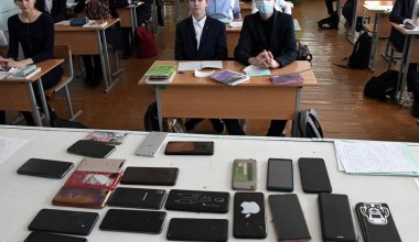 Shvetsiya maktablarida bolalarning mobil telefonlardan foydalanishi butunlay taqiqlanadi