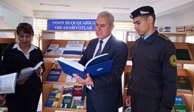 Бухоро вилояти ахборот-кутубхона марказига ноёб ҳуқуқий адабиётлар топширилди