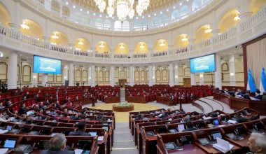 Oliy Majlis Qonunchilik palatasining navbatdagi majlisidan fotoreportaj