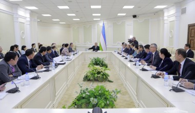 Парламентда инсон ҳуқуқлари мавзусида сўз борди