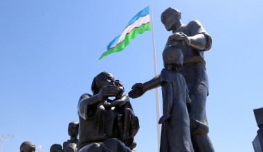 30 июль – қўшалоқ байрам: Халқаро дўстлик куни ва Халқлар дўстлиги куни