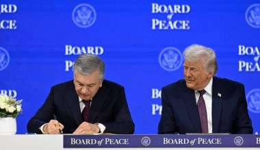 The President of Uzbekistan signs the Charter of the Board of Peace
