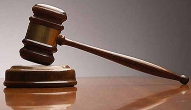 Мансабдор шахс ёки вакилнинг суд мажлисида мажбурий иштирок этишига зарурат борми?
