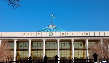 Konstitutsiyaviy qonun loyihasi parlamentda birinchi o‘qishda qabul qilindi