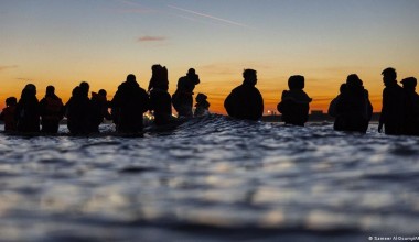 YeI qochqinlarni uchinchi davlatlarga deportatsiya qilishni tasdiqladi