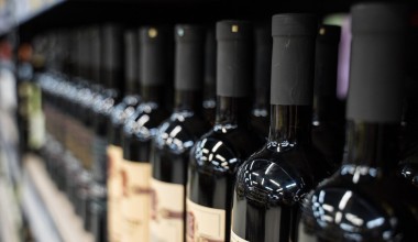 ЖССТ дунё мамлакатларини тамаки ва алкоголь нархларини оширишга чақирди